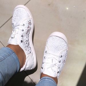 Torrid White lace shoes